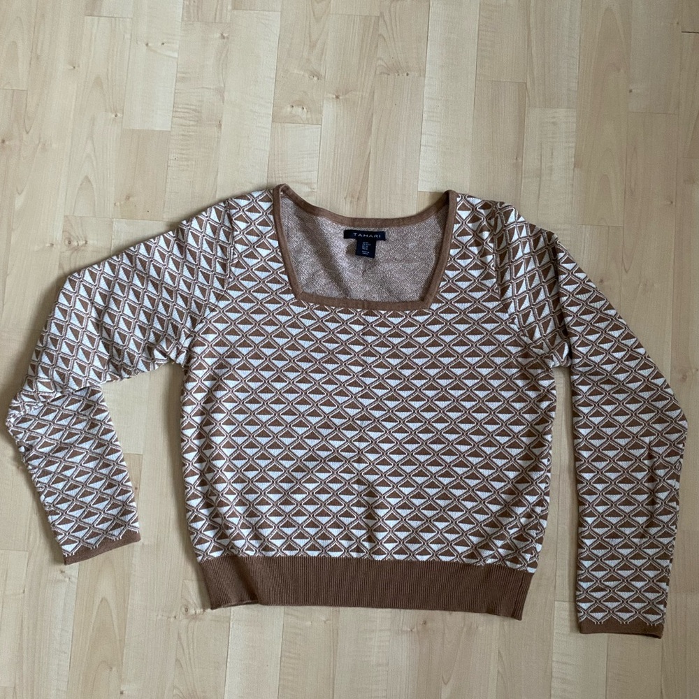 Tahari classic square neckline sweater geometric pattern medium